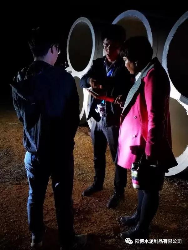 加班對(duì)生產(chǎn)管理和產(chǎn)品質(zhì)量進(jìn)行討論改進(jìn) 加班對(duì)生產(chǎn)管理和產(chǎn)品質(zhì)量進(jìn)行討論改進(jìn)